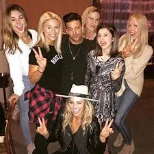 _NineAnutza's tweet photo. #TEAMQUACKATTACK &amp; #TEAMMARKINGJAY UNITED 2 VOTE 4 #TeamPowRightInTheKisser CHAMPIONS @PaigeVanzantUFC @MarkBallas 💪 https://t.co/re4sksRwRN