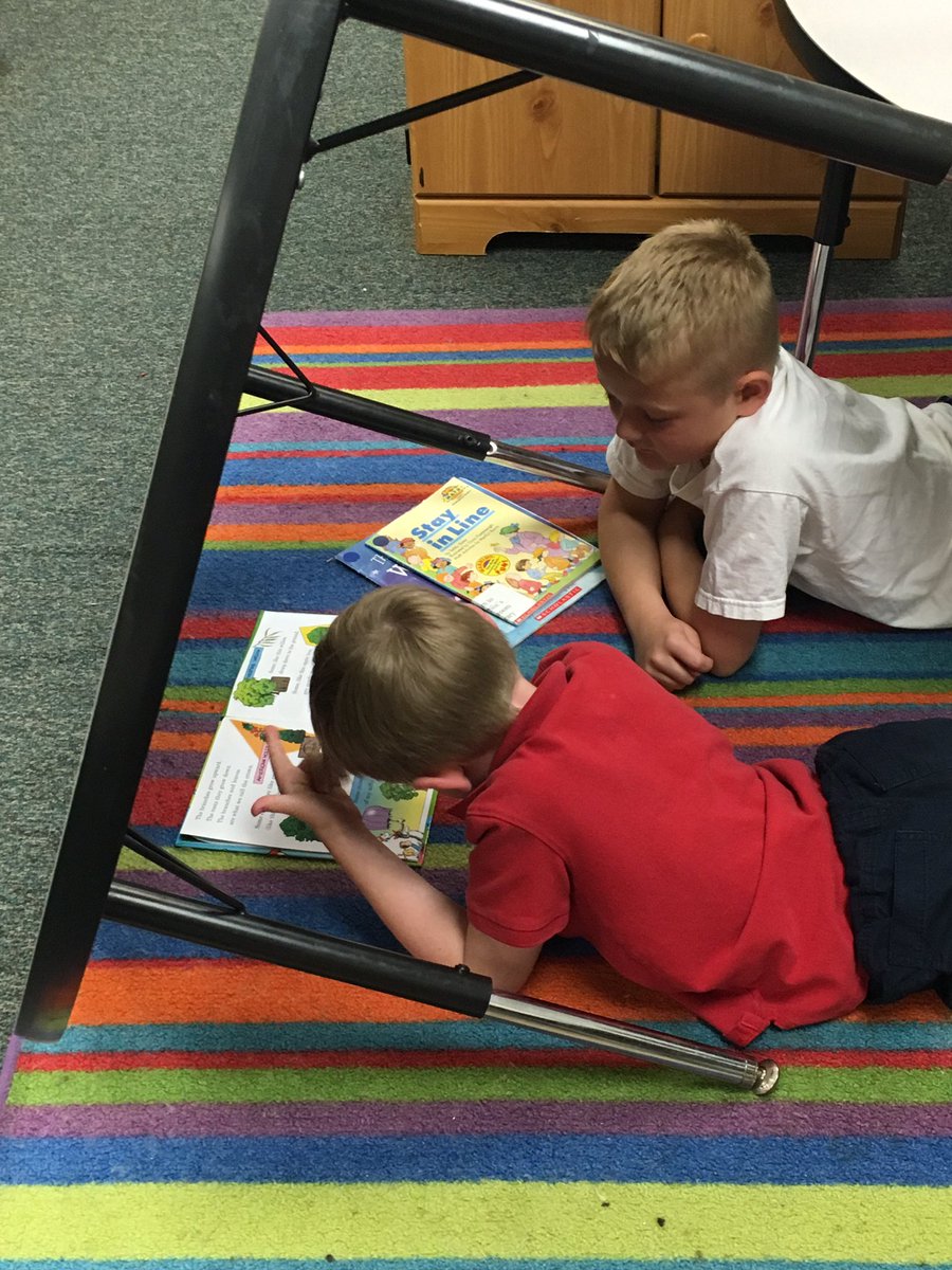Kimnix88's tweet photo. Fun day reading with kindergarten! @gravecs1 @MCherryStreet https://t.co/U9YclZGhlU