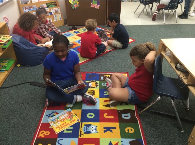 Kimnix88's tweet photo. Fun day reading with kindergarten! @gravecs1 @MCherryStreet https://t.co/U9YclZGhlU