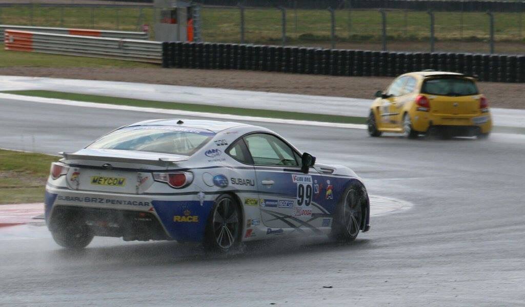 Pole_ondamadrid's tweet photo. @ALBACETE_Racing nos cuenta las bondades del @pentacampeonato @subaru_es #RFEA #Meycom #CER https://t.co/FMlnGpnFqv
