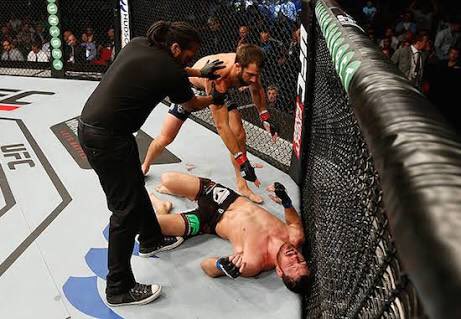 LukeRockhold's tweet image. 1/2 the time. RT @thatkiddjphilz: @LukeRockhold Chapter 2, Same ending #RockholdEra #KingOfKings