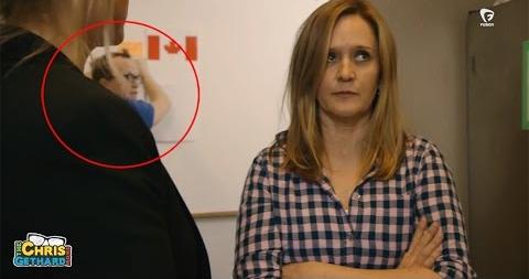 ISTHATYOURKID's tweet photo. .@iamsambee lets Geth intern at her show Full Frontal! #GethHeadsContest #2CGS - https://t.co/kdJH9eD0QT https://t.co/i6gwqvqlmx