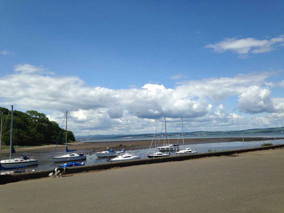 angelfuk42's tweet photo. @edinspotlight @edinburgh Spectacular day in Edinburgh, couldn't wish for a better vista than #Cramond #dogcentral https://t.co/dOVOtLTRP0