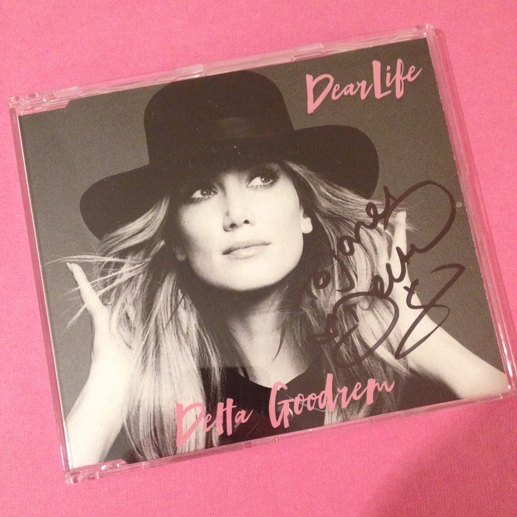 janebow13's tweet photo. Came home from work to find #deltadearlife on my doorstep!!!@CStraf75 is the kindest @DeltaGoodrem fan in the world💖 https://t.co/CjFTnQYz00