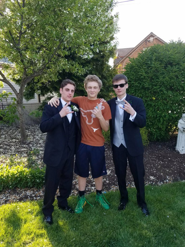 rozeski_'s tweet photo. @ChristianSmardz happy birthday man #wegothorns https://t.co/r3CXFms2bN