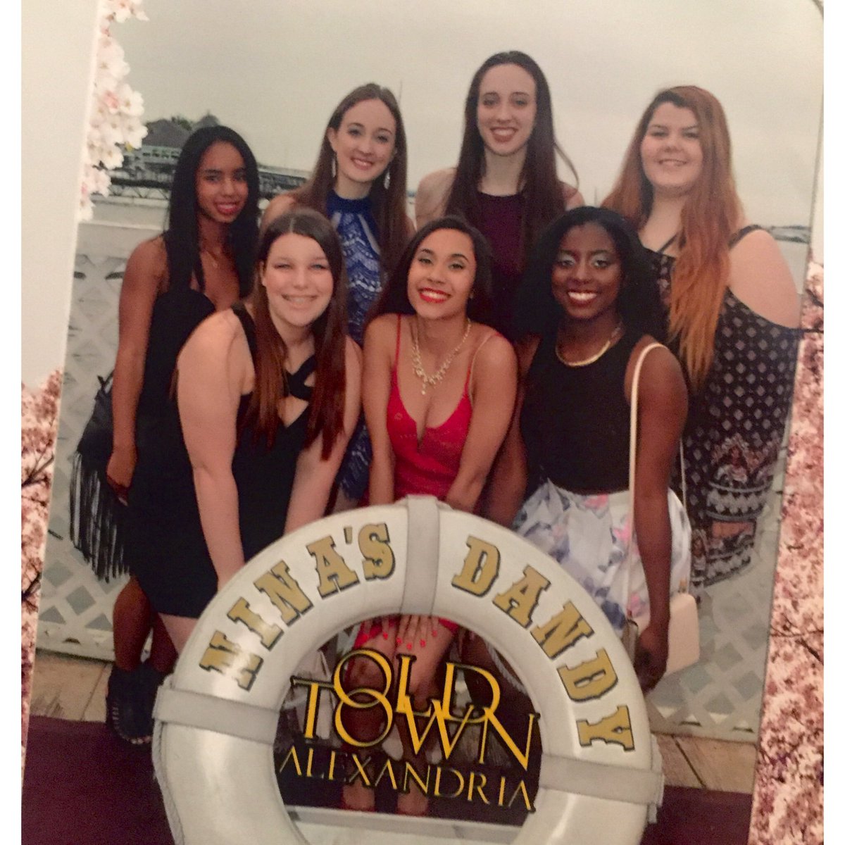 lil_lumbee21's tweet photo. Dinner cruise was like that❤️⛴ #2016senior https://t.co/sgFw0s6fQK