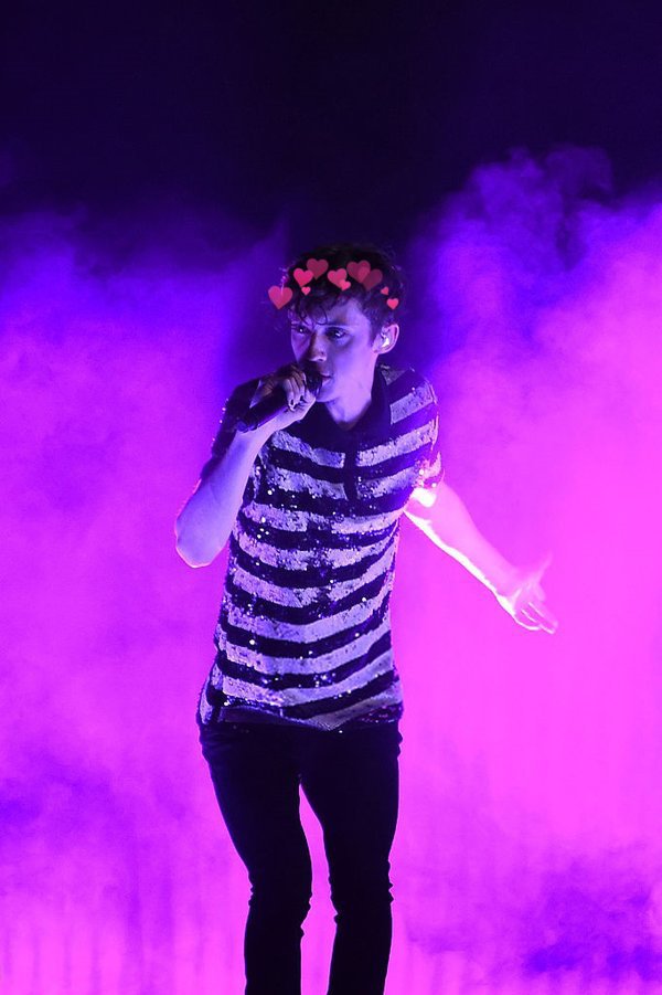 troyewithearts tweet picture