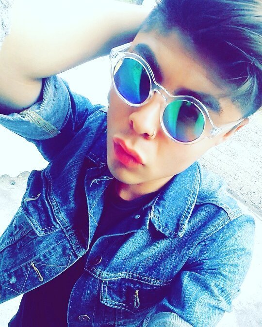 Monica_DiazR's tweet photo. Somos dos mundos totalmente opuestos!!!
Tu eres cool y yo soy fresh ... 😀😀😀 #gay #gayboy #afternoon #selfie #fabolo… https://t.co/ZhdJabDnNv