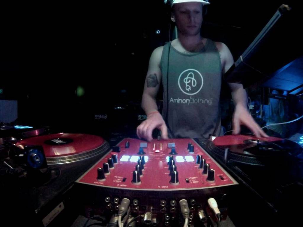 Nos gusta la foto 🔥Menuda noche ayer en @thejunglesessions 🔥 🎶ALL THE WAY UP🎶

#thejunglesessions 
#tonykarate 
#si…