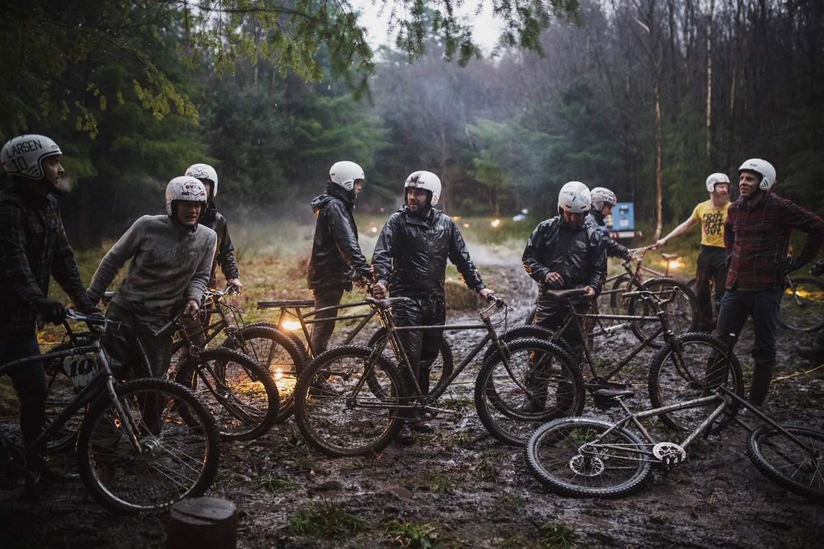 fieldmag's tweet photo. There is really nothing not to like about #HackBikeDerby. Badass racing for the fun of it https://t.co/bqbUcBWXfQ https://t.co/GiiD2R47Hp