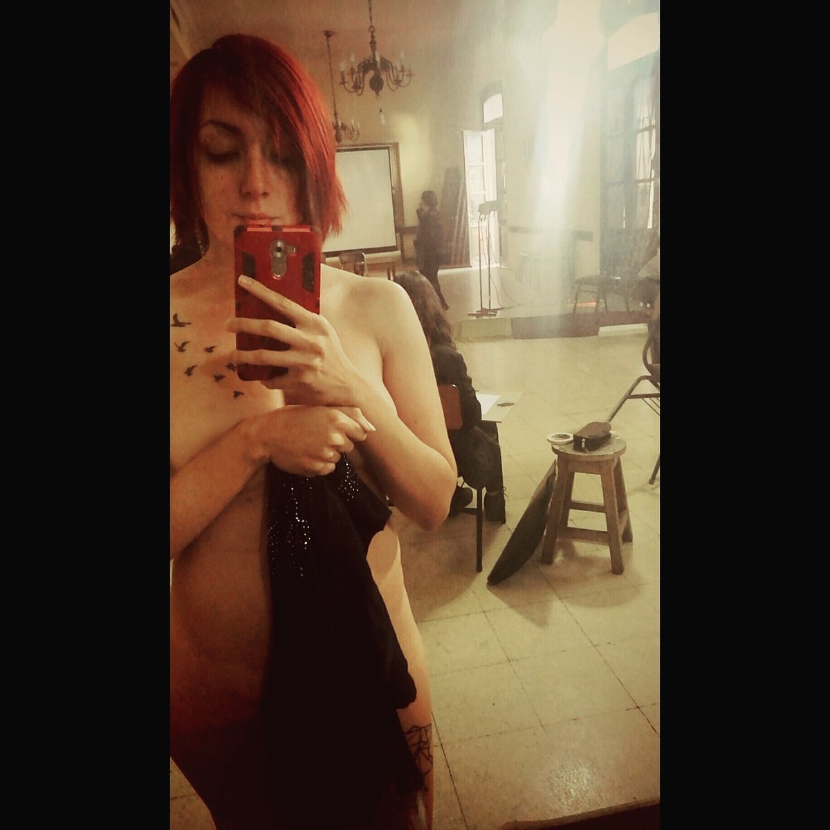 ximemime_'s tweet photo. Lunes de posar para los alumnos de Licenciatura en Artes Visuales del ISA #art #nudeisnotporn #DrawModel #model https://t.co/YyafEq4uFT