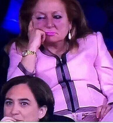 FutbolYTweets's tweet photo. Si es rosa es suyo #lamujerderosa @Alvaradoblog @amalia020205 @SevillaFC https://t.co/LIlzVssWIB