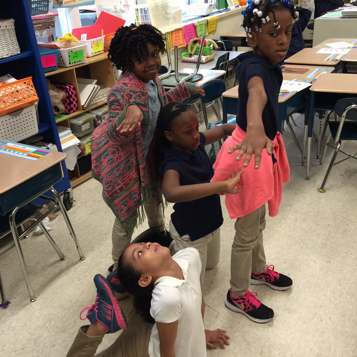 HallenSchool's tweet photo. When Jungle animals come to life... https://t.co/LWRDyzhaQl