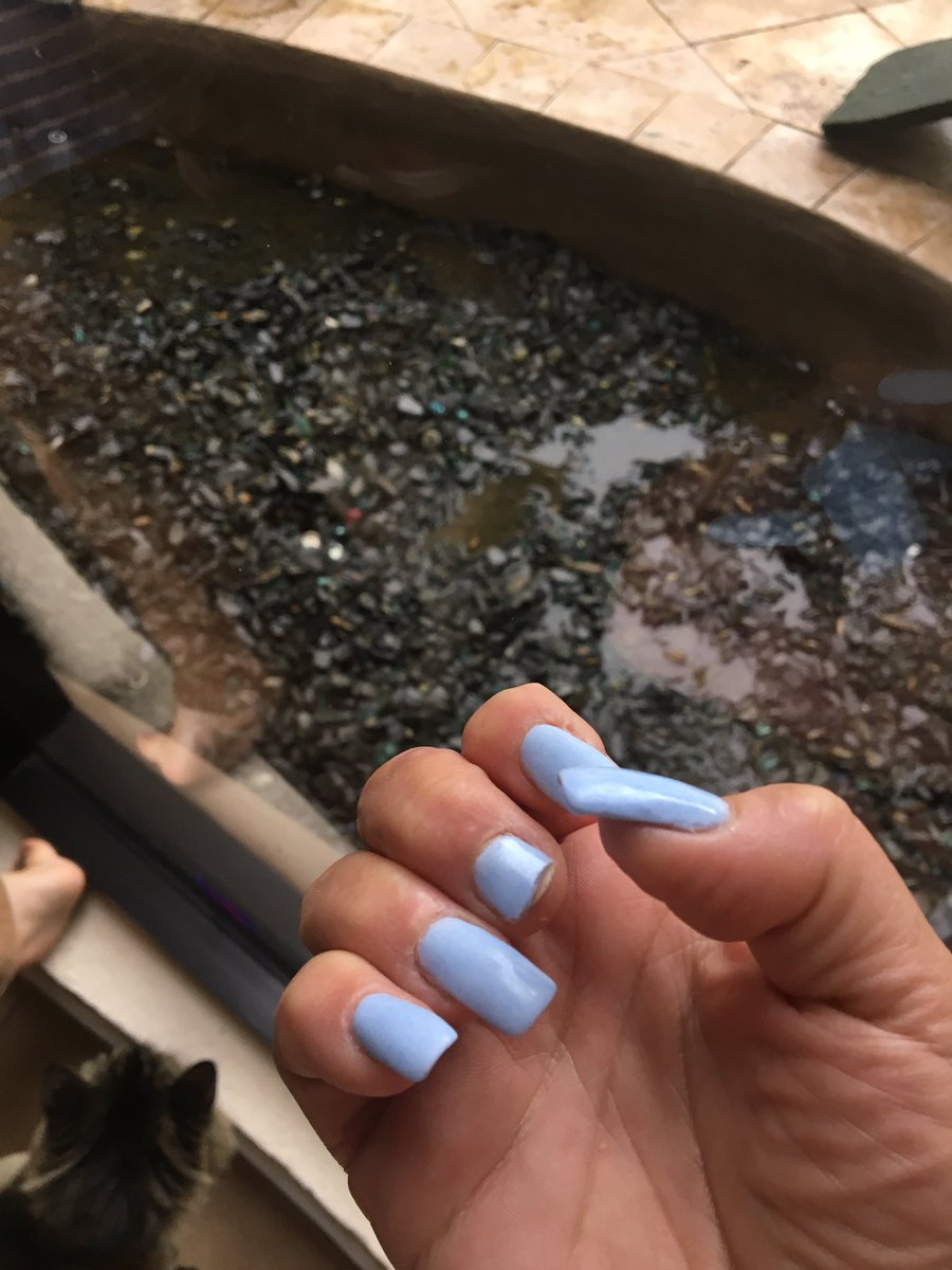 JUSTFINFAB's tweet photo. Darn it !! I broke a nail 💅🏼 going to seal the pond
see this is what I was talking about😡😂 @staceybeth69 #laborof❤️ https://t.co/2UrE6iolUh