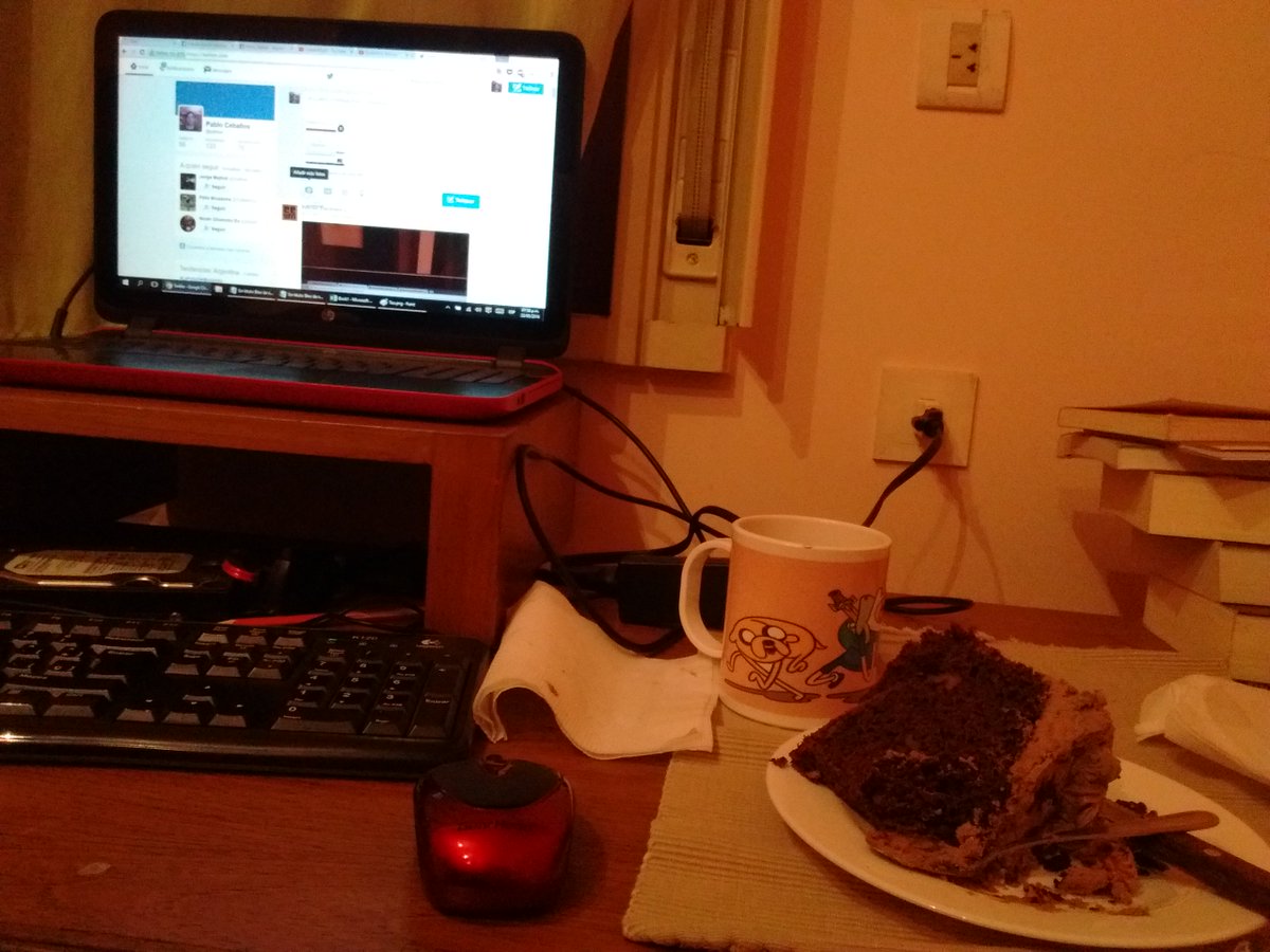 pablear's tweet photo. #EEyM2016Virtual #Teo11Streaming Aunque no me crean estoy cursando un teórico de la UBA. Gracias @catedraeeym https://t.co/2FdyMlp14p