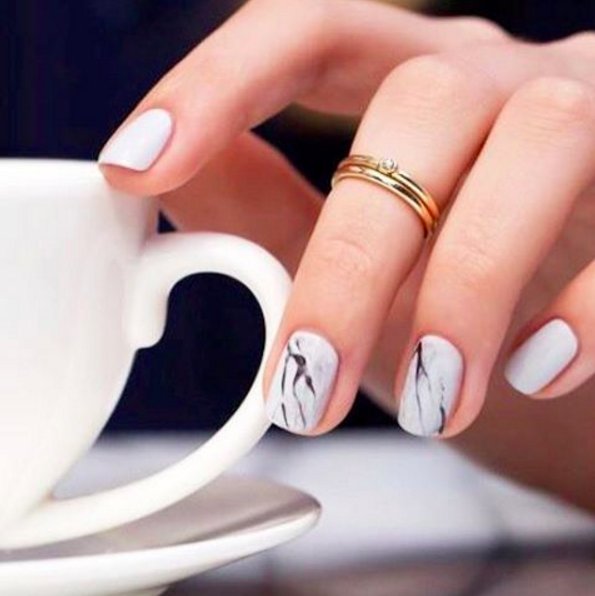 cristophenb's tweet image. This marbled #MondayMani from @OPI_PRODUCTS is giving us all the feels.