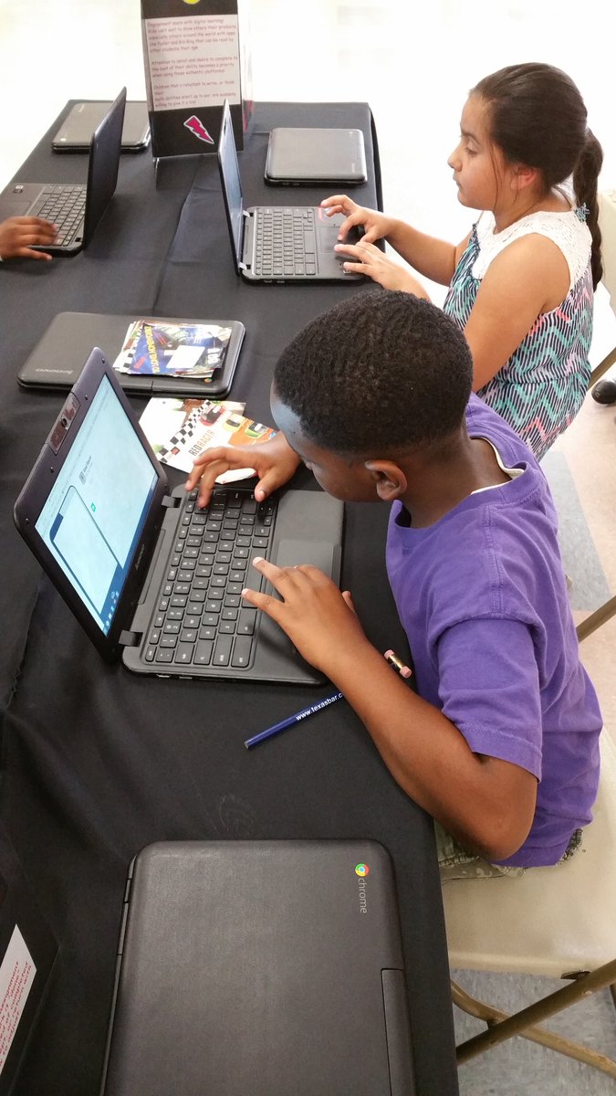 Pipercollins197's tweet photo. Kicking off LISD Innovation night with some coding and digital classroom! #lufkinlearns @DorindaWade https://t.co/Ebr5pVmfj3