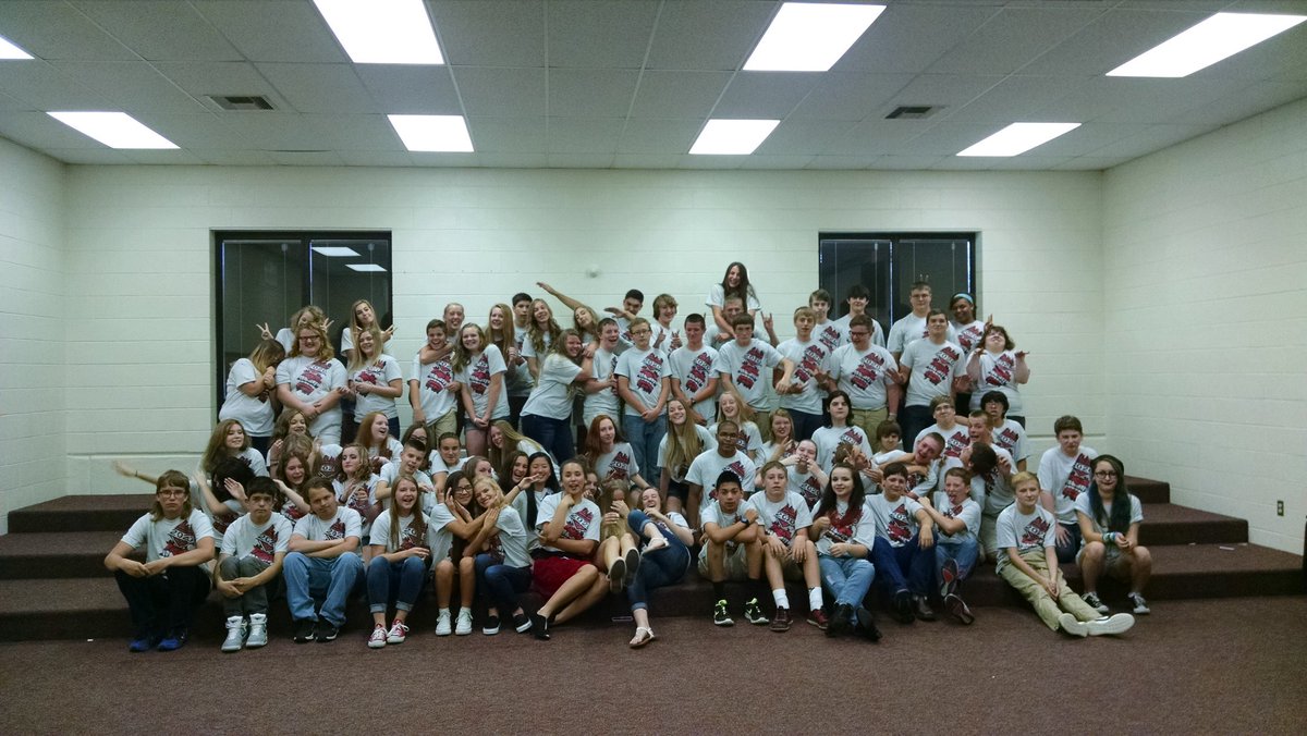 RecordTime's tweet photo. Hesston middle school's finest are headed up and out tonight! #HMSgrad https://t.co/4ssJ9yNh4Q