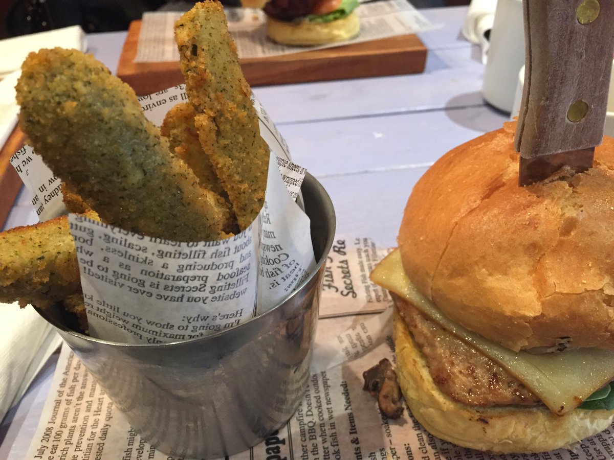 lisa_was_there's tweet photo. I ventured to #Whitby for some delicious @wildburgrr! It's time to try a new kind of burger! https://t.co/zmyx6J9OcC https://t.co/XkzAJKb0k2