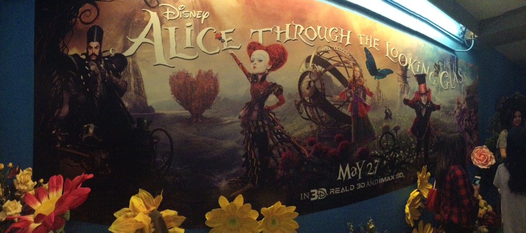 poetandishowit's tweet photo. Had a wonderful time at the #AliceOnQueen pop up! 😊☕️🍰🎩❤️ https://t.co/eJ01bZm0rM