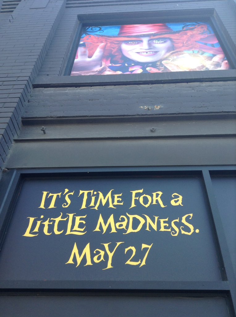 poetandishowit's tweet photo. Had a wonderful time at the #AliceOnQueen pop up! 😊☕️🍰🎩❤️ https://t.co/eJ01bZm0rM
