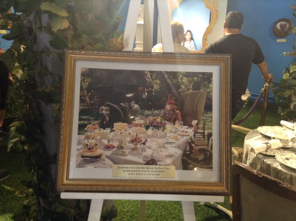 poetandishowit's tweet photo. Had a wonderful time at the #AliceOnQueen pop up! 😊☕️🍰🎩❤️ https://t.co/eJ01bZm0rM