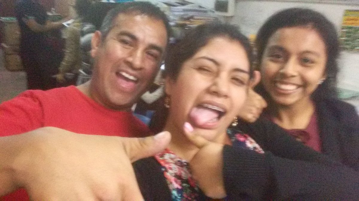 NotasConSabor's tweet photo. Copias Freddy AMA USMP Y NOSOTROS A ÉL (siempre nos salva de los trabajos a ultima hora ) #PD202N https://t.co/9SplJrhytQ
