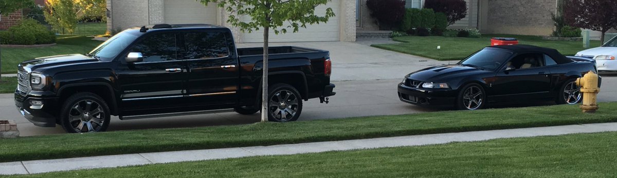 paysotwittin's tweet photo. Had to wash 2/5 of my babies today! #paysoproductions #GMC #FORD #DENALI #TERMINATOR #MUSTANG #BLACKONBLACK # https://t.co/CrPaxx7Luo