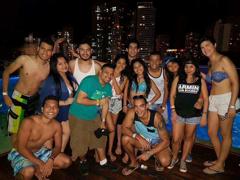 CostelloFJ's tweet photo. Esperando #DanceNationLive por @Antena8panama pa recordar la #DNPoolParty 2.0 @SergioMixPTY @AmatistVaneDJ @DNPanama https://t.co/JDyUOBxuXQ