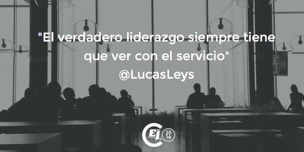 Institutoe625's tweet photo. liderazgo = servicio https://t.co/zKamkeFLa8