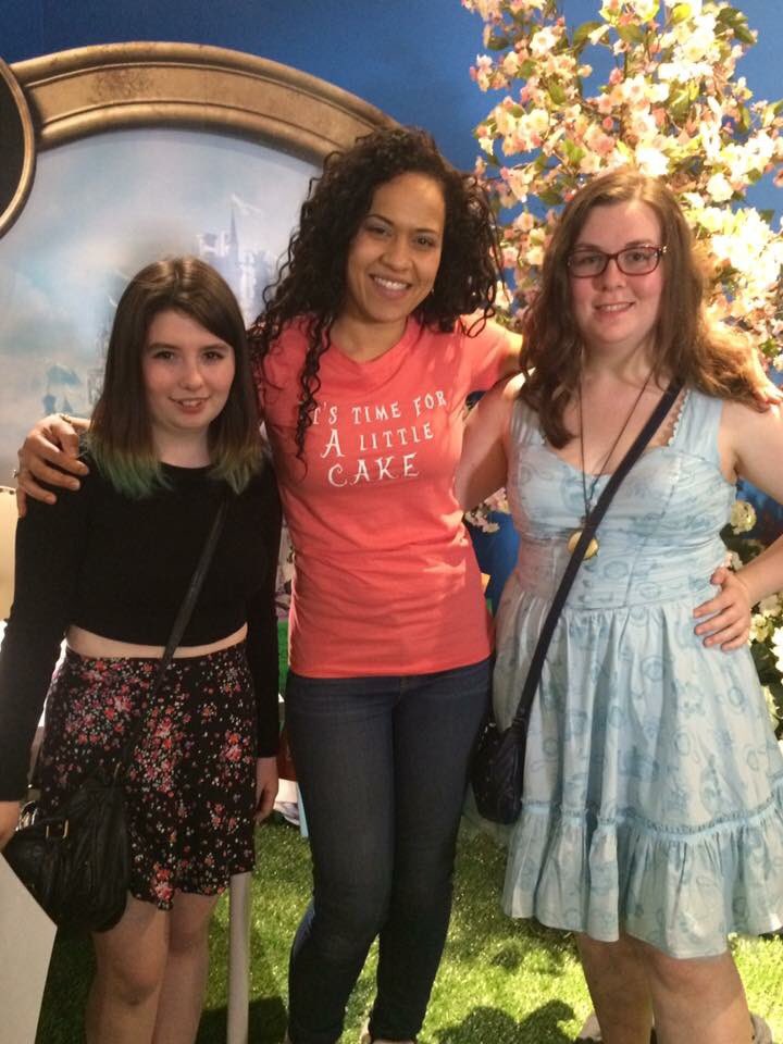 poetandishowit's tweet photo. @yolanda_gampp thanks for meeting me and @SimplyAmber444 at #AliceOnQueen ! 😊🍰💗 https://t.co/HA5ghVkvHd