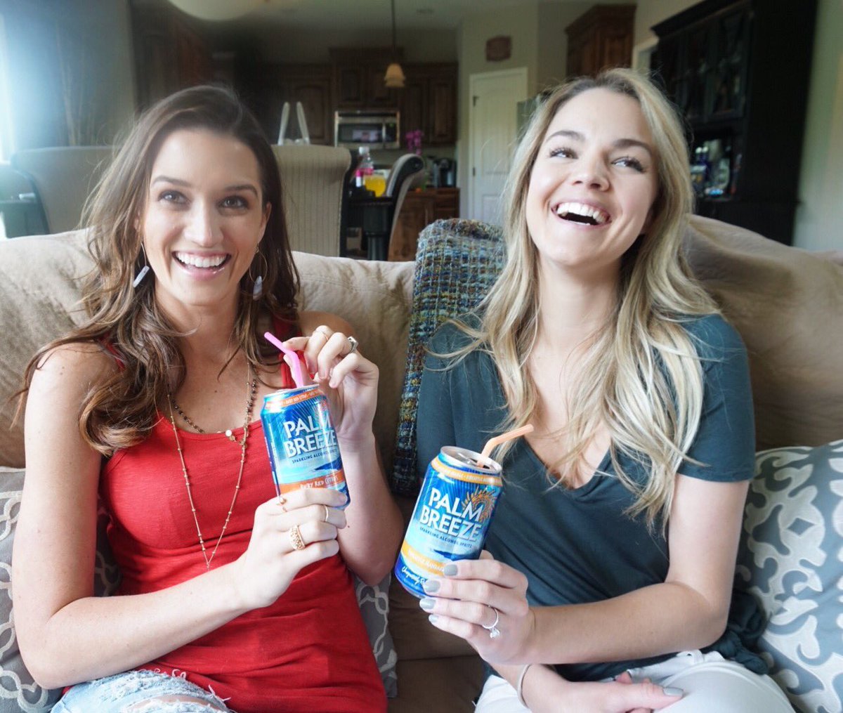 Nikki_Ferrell's tweet photo. Mondays are back w/@jadelizroper @PalmBreeze spritz &amp; #TheBachelorette! #VacayEveryDay https://t.co/qaWqXxGO9h https://t.co/DF85eW1eJr