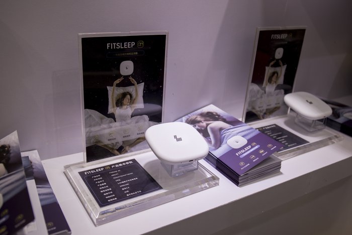 fitsleep_us's tweet photo. Bulky #sleep monitors can disturb your sleep. 

Not #FitSleep, you'll never know it's there. #Healthy #indiegogo https://t.co/yGNHWAq1KJ