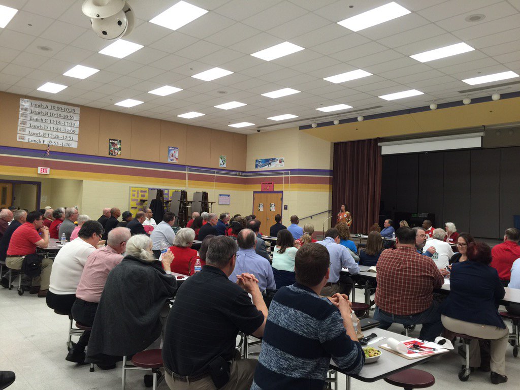 JillHVogel's tweet photo. Just take a look at this crowd at tonight's @PWCGOP! W/music, food, and @EdMorrissey. https://t.co/ah6y4wRhPm