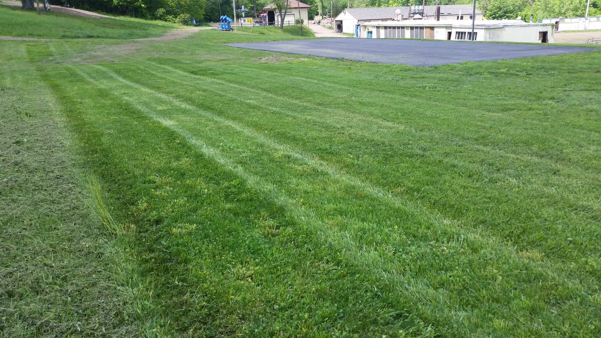 SNOWMAKER860's tweet photo. Laying down some fresh stripes. https://t.co/FrIn0PWnPa