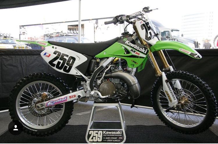 SolidFactionCo's tweet image. This wad the cleanost kx250 in existence. #moto #mx #259