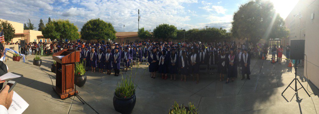 CM_LisaKaplan's tweet photo. Let t begin @NatomasUSD @ScottDosick @Principal_DHS @SuptChrisEvans #DiscoveryHS #graduation 2016 https://t.co/LhPXj39A4I