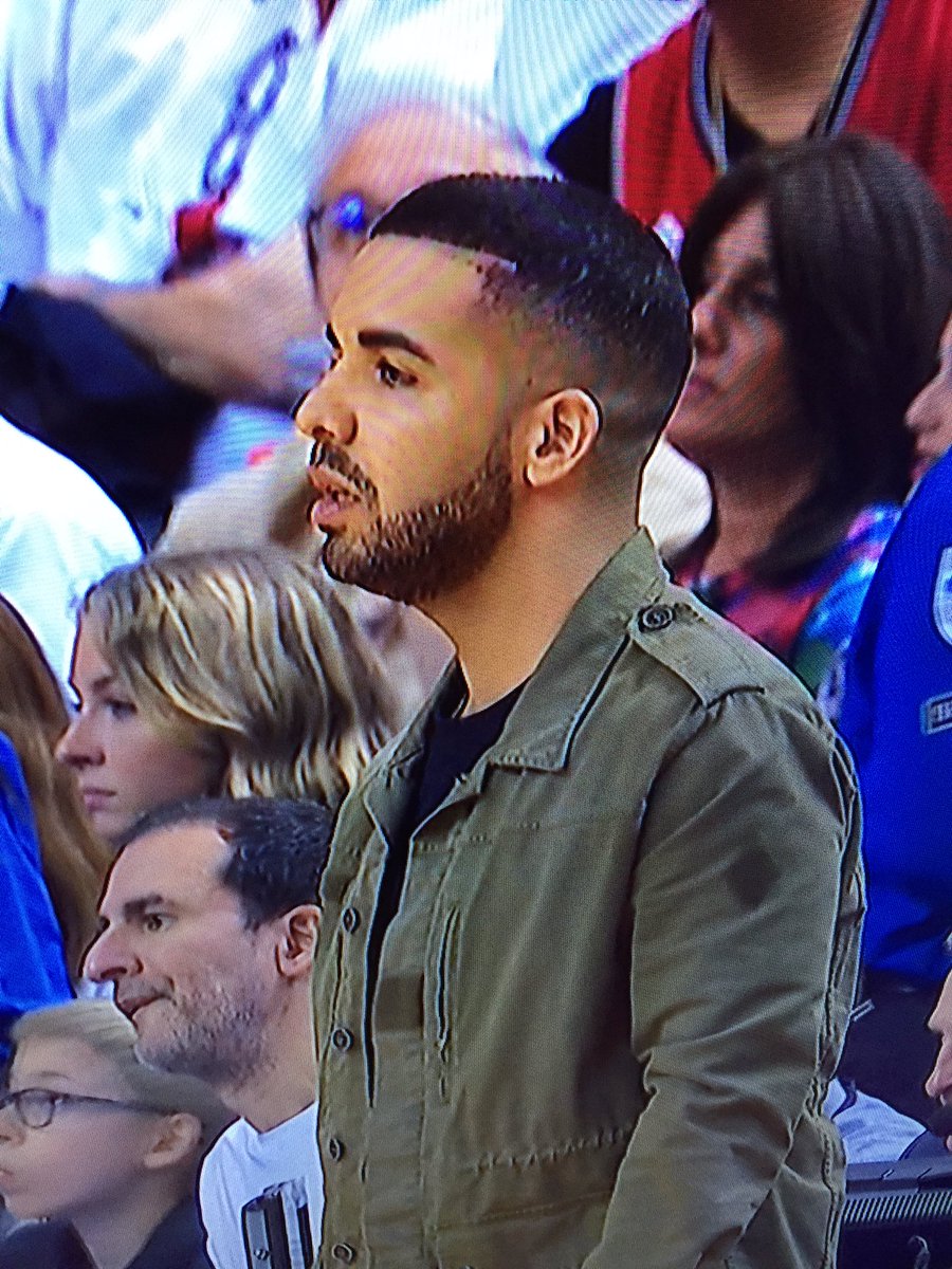 TuxEntToronto's tweet image. .@Drake cheering on the @Raptors in #the6ix tonight! 🏀 #RAPTORSvCAVS #Raptors #the6 #Toronto