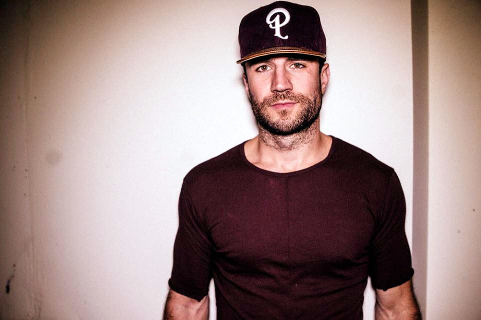 countrysayingss's tweet photo. I'm gonna make you miss me, make you wish that you were sleeping in my shirt. #SamHunt https://t.co/juH6sCgxPS