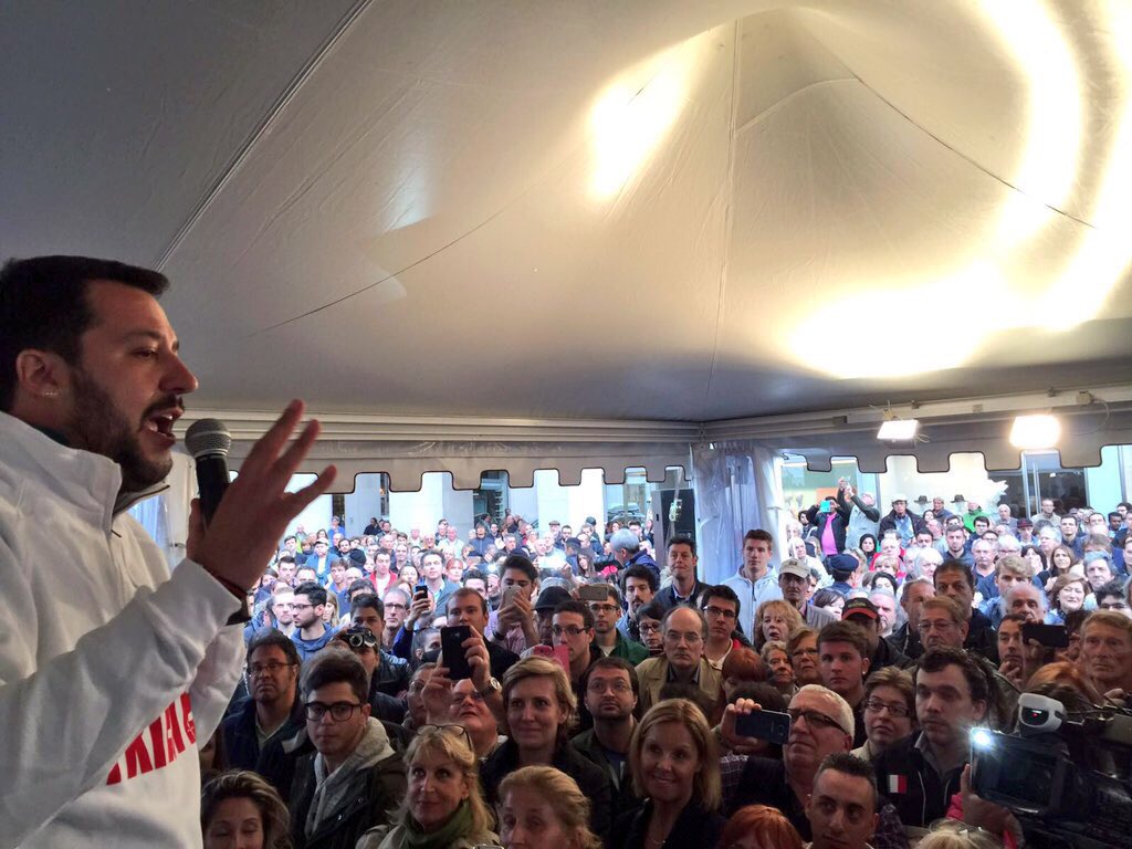 LegaFVG's tweet photo. E #Trieste c'è! Pienone ieri nonostante la pioggia per Matteo #Salvini! A casa Cosolini e Serracchiani! #ScelgoLega https://t.co/MNqoCri7Y5