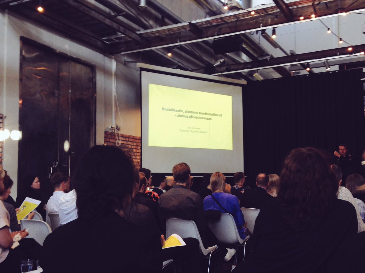 hva_hva's tweet photo. "Data on uusi öljy" - loistava intro #villetolvanen #digitalist #designforumtalk https://t.co/v7aGHhhd77