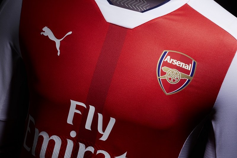 SportBuzzBizz's tweet photo. Puma dévoile le nouveau maillot domicile d’Arsenal https://t.co/3qlYA3a3nM #gunners #arsenal #puma #foreverarsenal https://t.co/me9BILSDYt