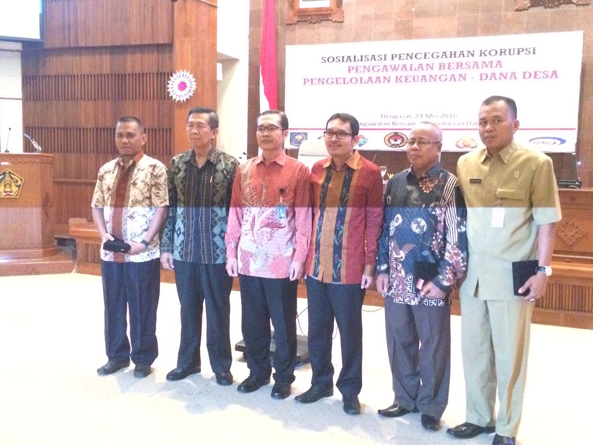 Penyerahan Aplikasi Sistem Keuangan Desa o/ Pimpinan KPK pd perwakilan Desa dr Bali-NTB-NTT <a href="/AhmadErani/">Ahmad Erani Yustika</a> <a href="/DitjenPPMD/">Ditjen PPMD</a>