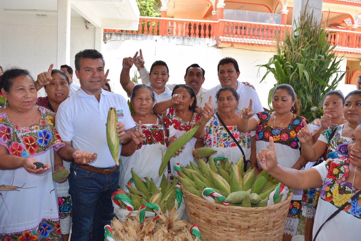 PaolyPerera's tweet photo. Vamos a fortalecer la identidad de cada poblado en nuestro municipio. ¡To'on Ko'olelone yetel @MauricioGongora! https://t.co/YJPC6ArGU5
