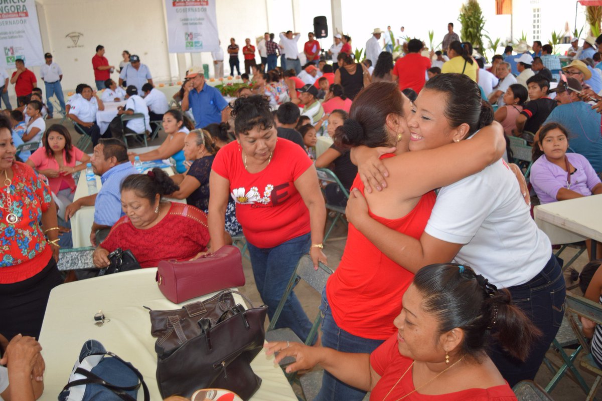 PaolyPerera's tweet photo. Vamos a fortalecer la identidad de cada poblado en nuestro municipio. ¡To'on Ko'olelone yetel @MauricioGongora! https://t.co/YJPC6ArGU5