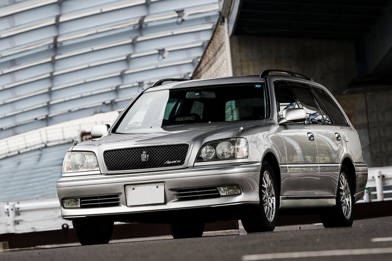 Uzivatel トヨタ自動車株式会社 Na Twitteru 愛車をカッコよく写真に撮りたい時に 注意するのはクルマの角度 フロントマスク とボディサイドの比率が 約１対１になるアングルは より雰囲気が出るそうです 詳しくはこちら T Co 72s1pvrwwk トヨタ