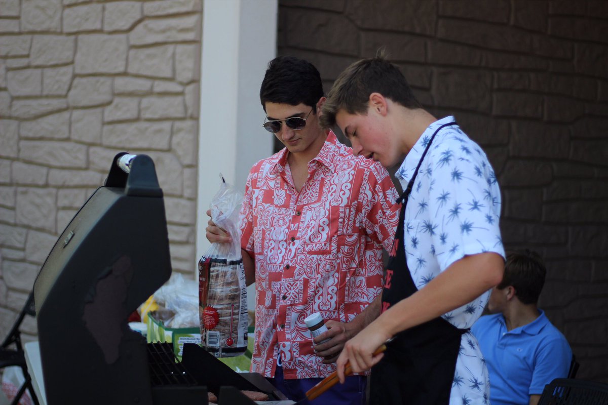 pv_paint's tweet photo. Shoutout to the grill masters gettin it done #kissthecook     @davismassey_ @masonbattreall https://t.co/mYlJr7FEeX