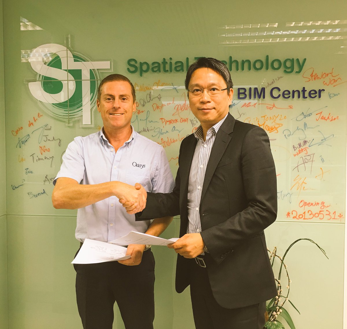 SteveM_AAM's tweet image. That&apos;s the paperwork done, welcome to our new Hong Kong reseller #spatialtechnology #MailManager #MassMotion
