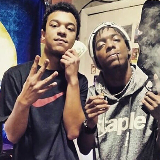 KTS_LilJay's tweet photo. 3 Moe Days &amp; My Dawgs Will Be Free #KtsLilAlex #KtsLilTez 🔓🤘🏾 https://t.co/fvlxcM0zuj