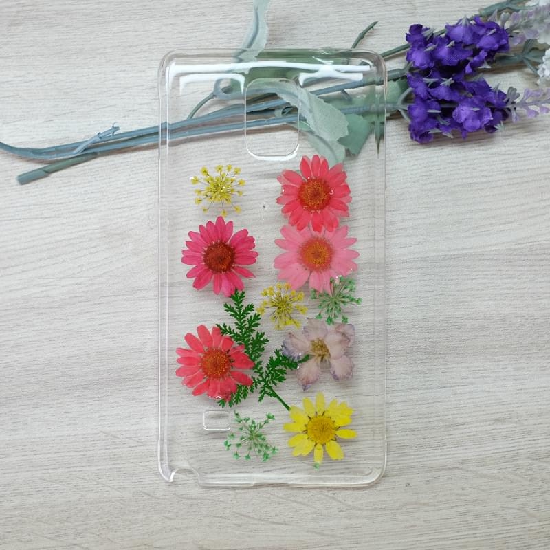 Fashions_life's tweet photo. Colorful daisy real flower iPhone case #iPhone_6S #iphone6splus https://t.co/GG3pCAu09Q #thisnew https://t.co/uS0MORn1O9